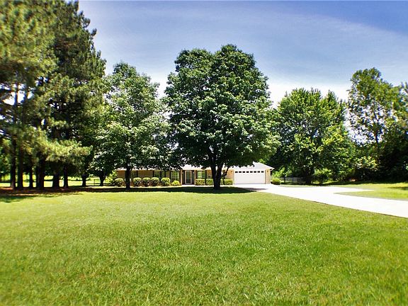 2nd image of 1484 N Starr Dr