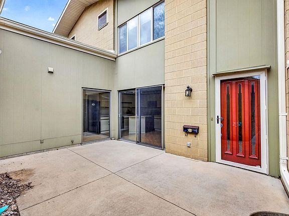3rd image of 1237 W Nicolet Cir