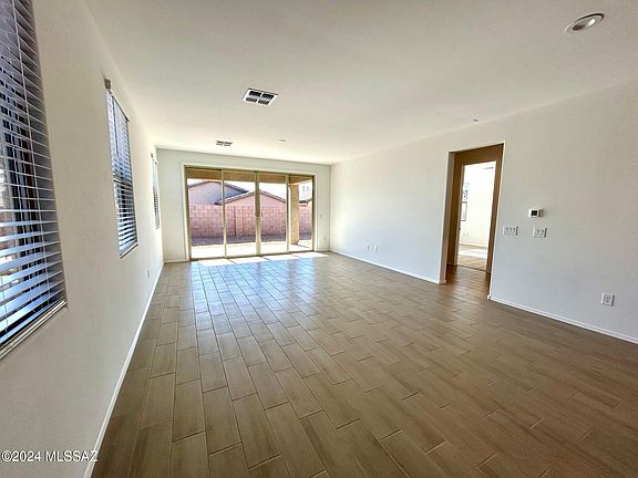 4th image of 701 W Calle Las Varitas