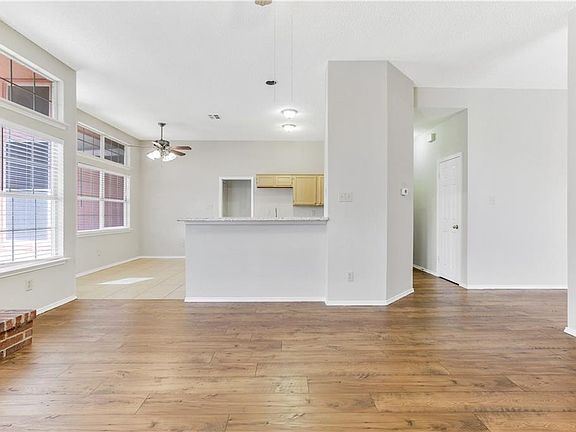 3rd image of 908 Moore St
