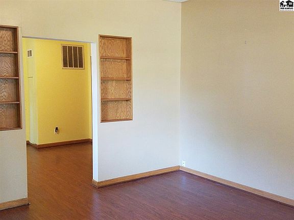 2nd image of 702 E 5th Ave