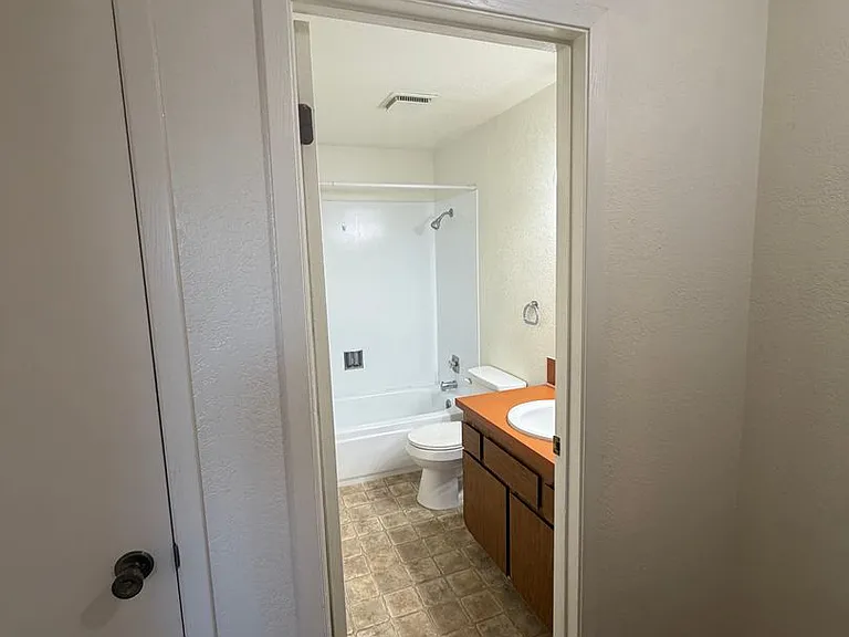 1228 S Juniper St — Photo 33