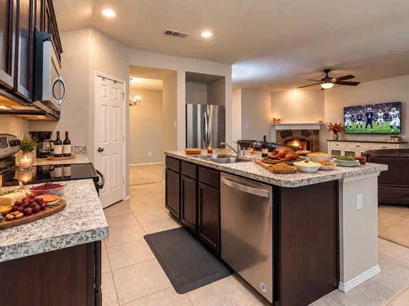 1131 Grimes Dr, Forney, TX 75126
