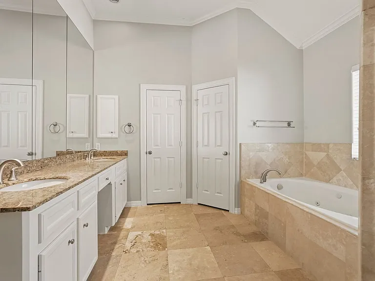 822 Stuart St — Photo 25