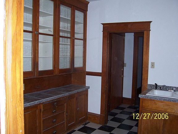 2nd image of 682 Selby Ave