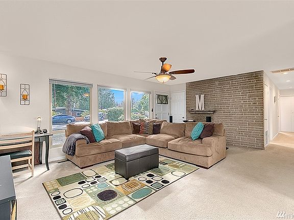 5th image of 16217 Corliss Pl N