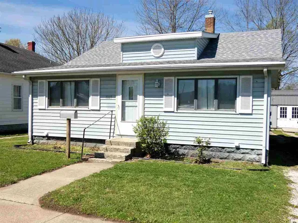 1327 S 3rd St, Clinton, IN 47842