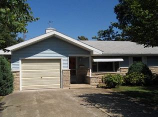 409 W Taylor Ave, Charleston, IL 61920