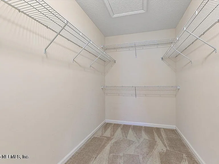 526 Richmond Dr — Photo 12