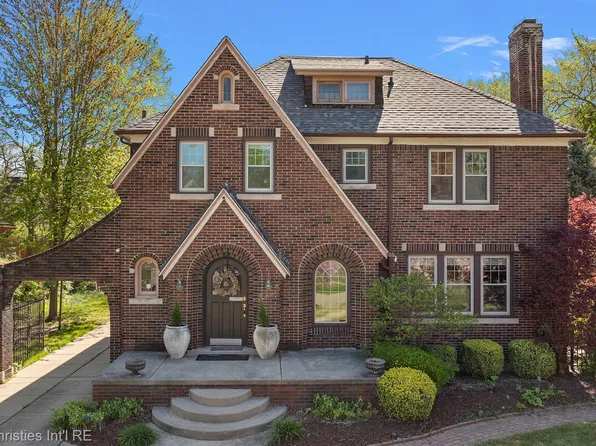 19344 Strathcona Dr, Detroit, MI 48203