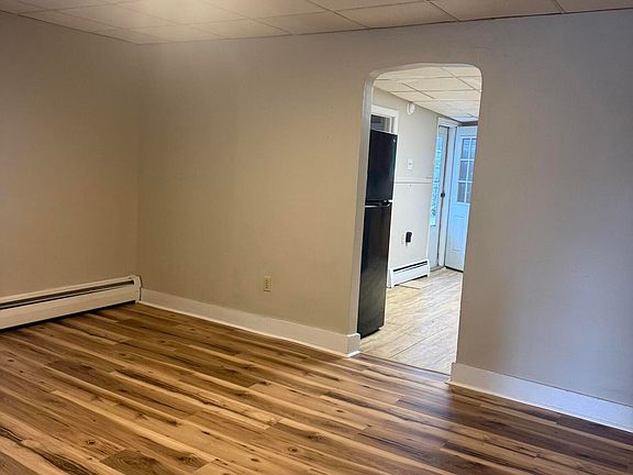 5th image of 736 Main St