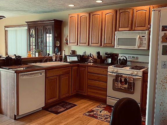 5th image of 2304 Lakeshore Dr