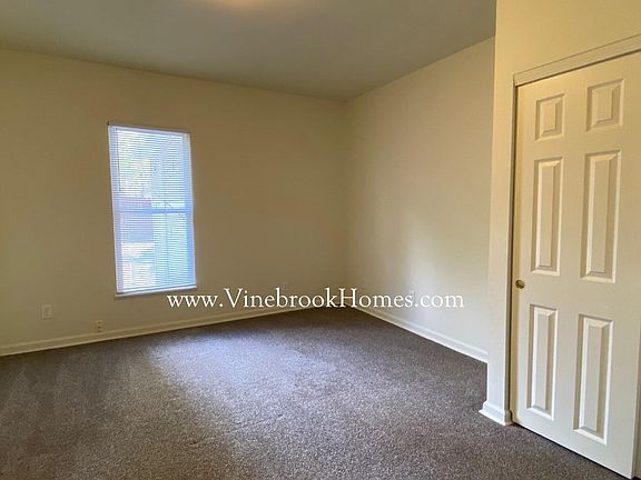 5th image of 22 Pleasant Ave