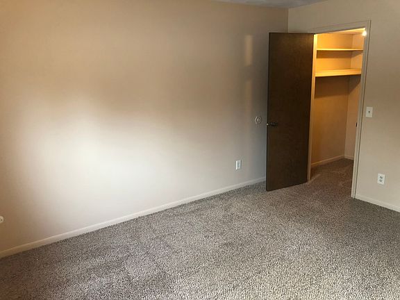 5th image of 3811 Sandhurst Dr APT 109