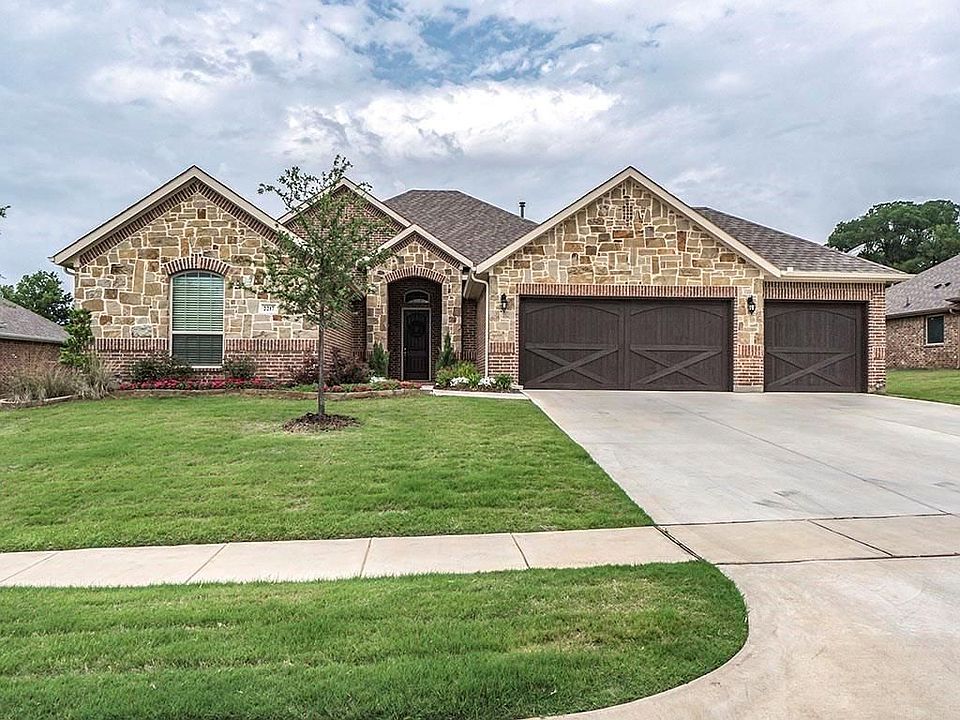 1st image of 2217 Fallbrooke Dr