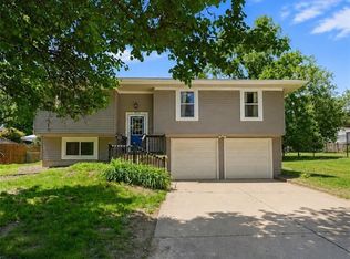 2916 S 14th St, Leavenworth, KS 66048