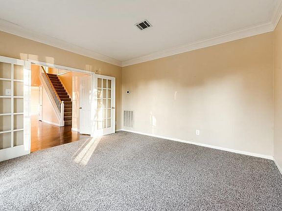 2nd image of 4004 Crestwood Dr