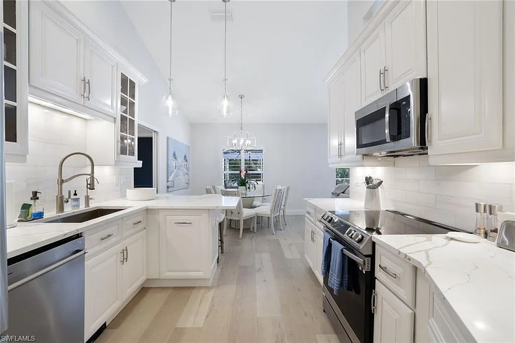 3 bed, 2.0 bath, 1874 sqft, $11,000 — Photo 4