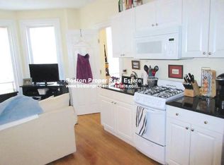 225 Newbury St APT 4R, Boston, MA 02116