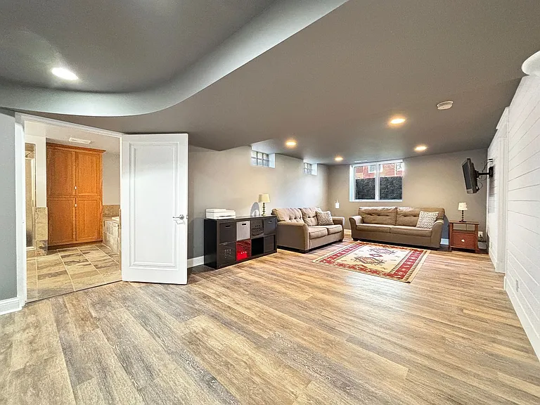 2541 Lakewood Ln — Photo 26