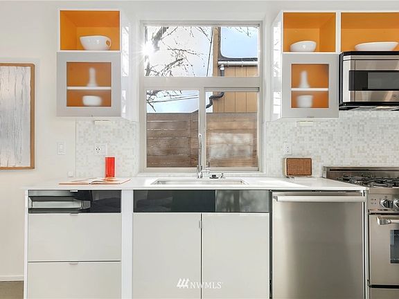 Kitchen w/ Miele dishwasher, Bertazzoni oven/range & microwave, Blomberg refrigerator