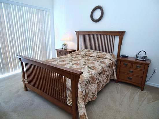 VA4P268VW-Queen-Bedroom-2
