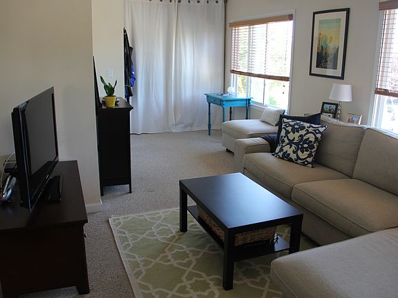 Foyer/Living Room