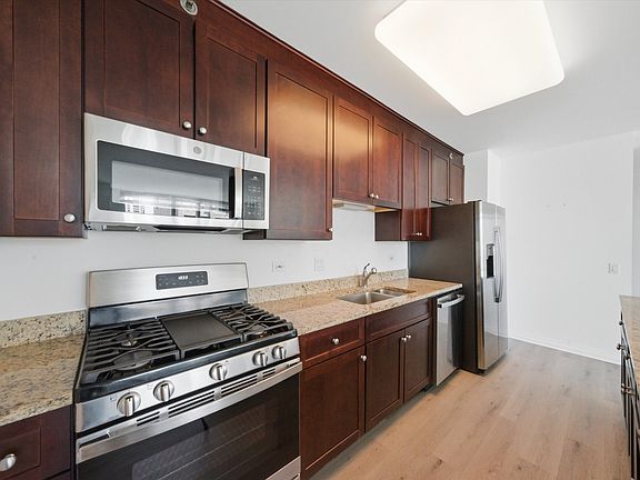 4th image of 33 W Ontario St #29I