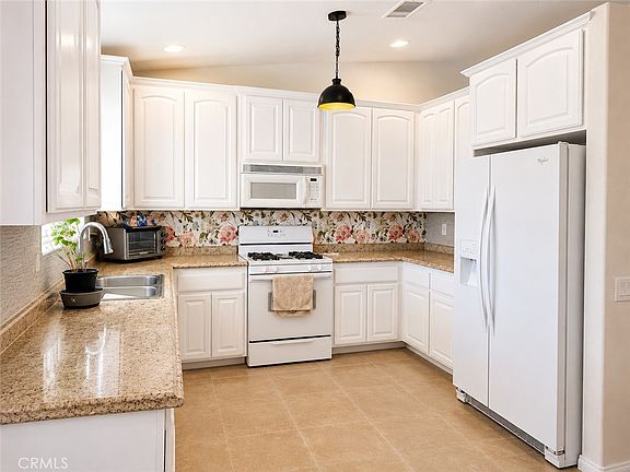 5th image of 7619 Dumosa Ave