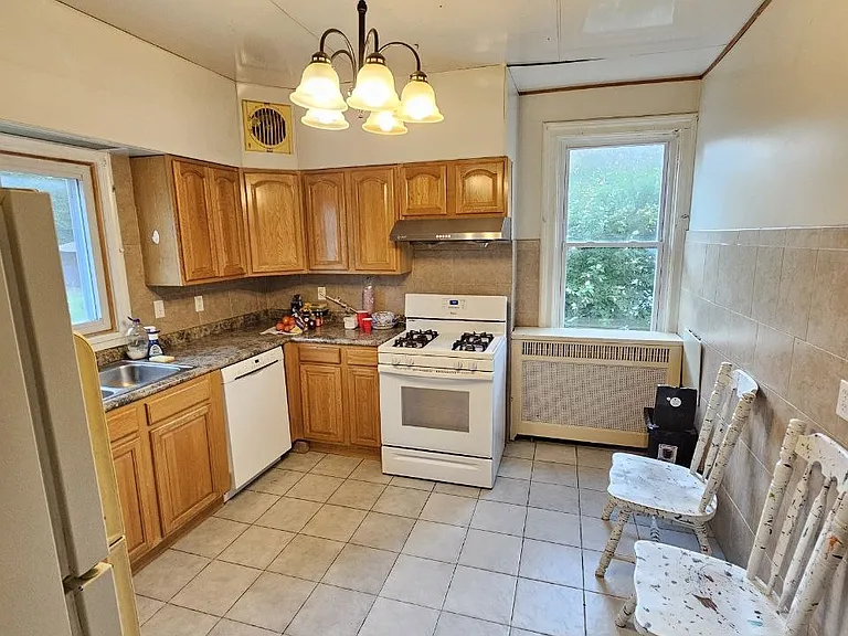 1307 Jacob St — Photo 6