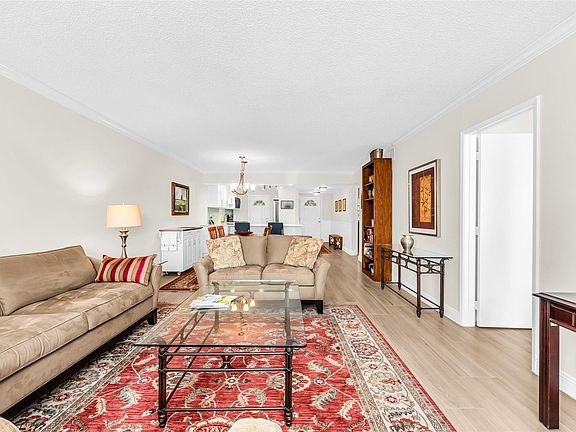 4th image of 3050 NE 16th Avenue #202