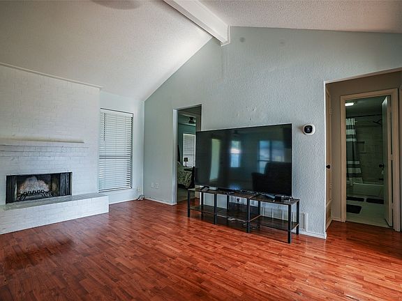 3rd image of 8021 Pebblebrook Dr