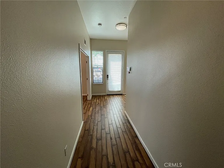 501 W Maple Ave — Photo 13