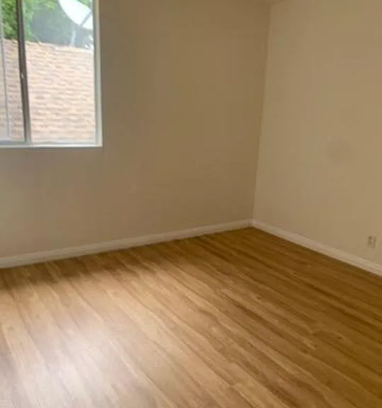 7906 S San Pedro St #4 — Photo 4