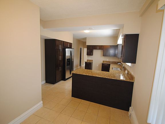 3rd image of 841 Thomas Ave