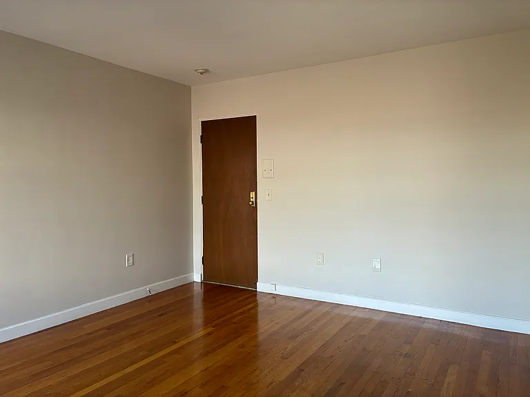 8 Lake St #3 — Photo 4