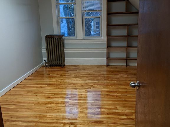 3rd image of 28 Sever St