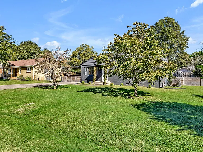 313 James Ave — Photo 46