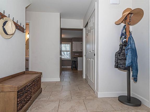 3rd image of 1390 Arroyo Dr