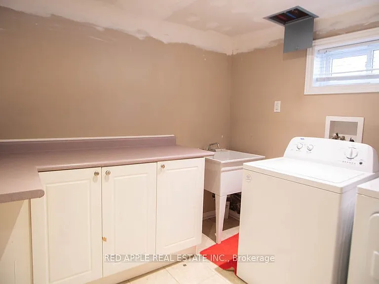 126 Longford Dr — Photo 28
