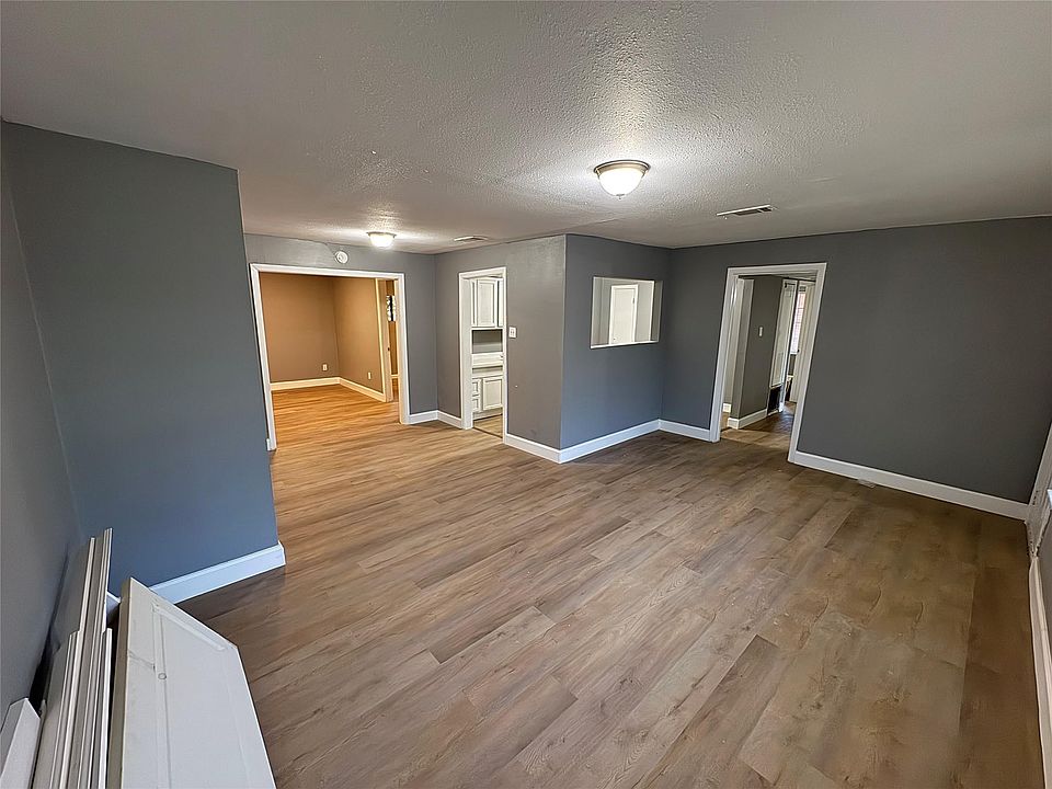 1st image of 5831 Lyndhurst Dr