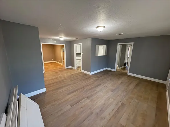5831 Lyndhurst Dr, Houston, TX 77033