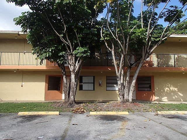 1st image of 4033 Lakeside Dr
