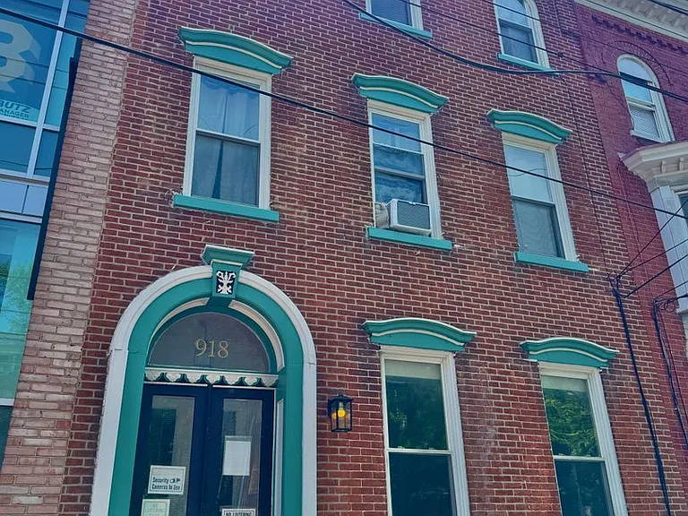 918 W Turner St — Photo 1