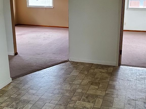 3rd image of 129 E Pearl St APT C