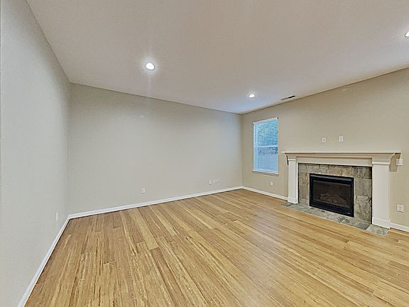 4th image of 11832 14th Pl SE