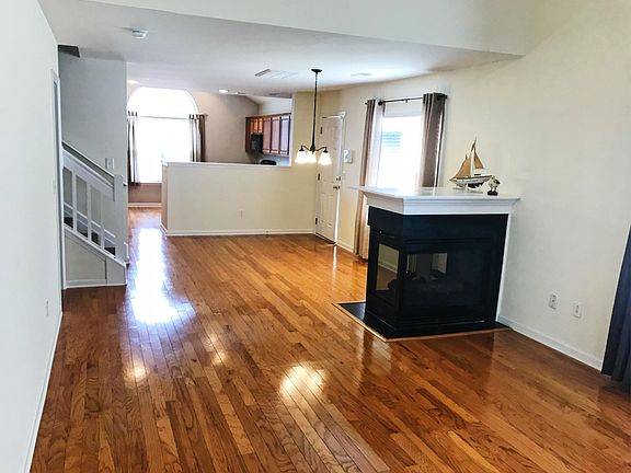5th image of 5201 Chicory Ln #1