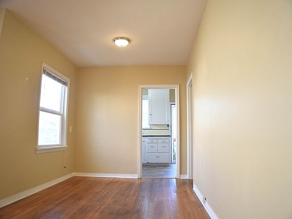 2nd image of 5128-5138 SE Milwaukie Ave #5136