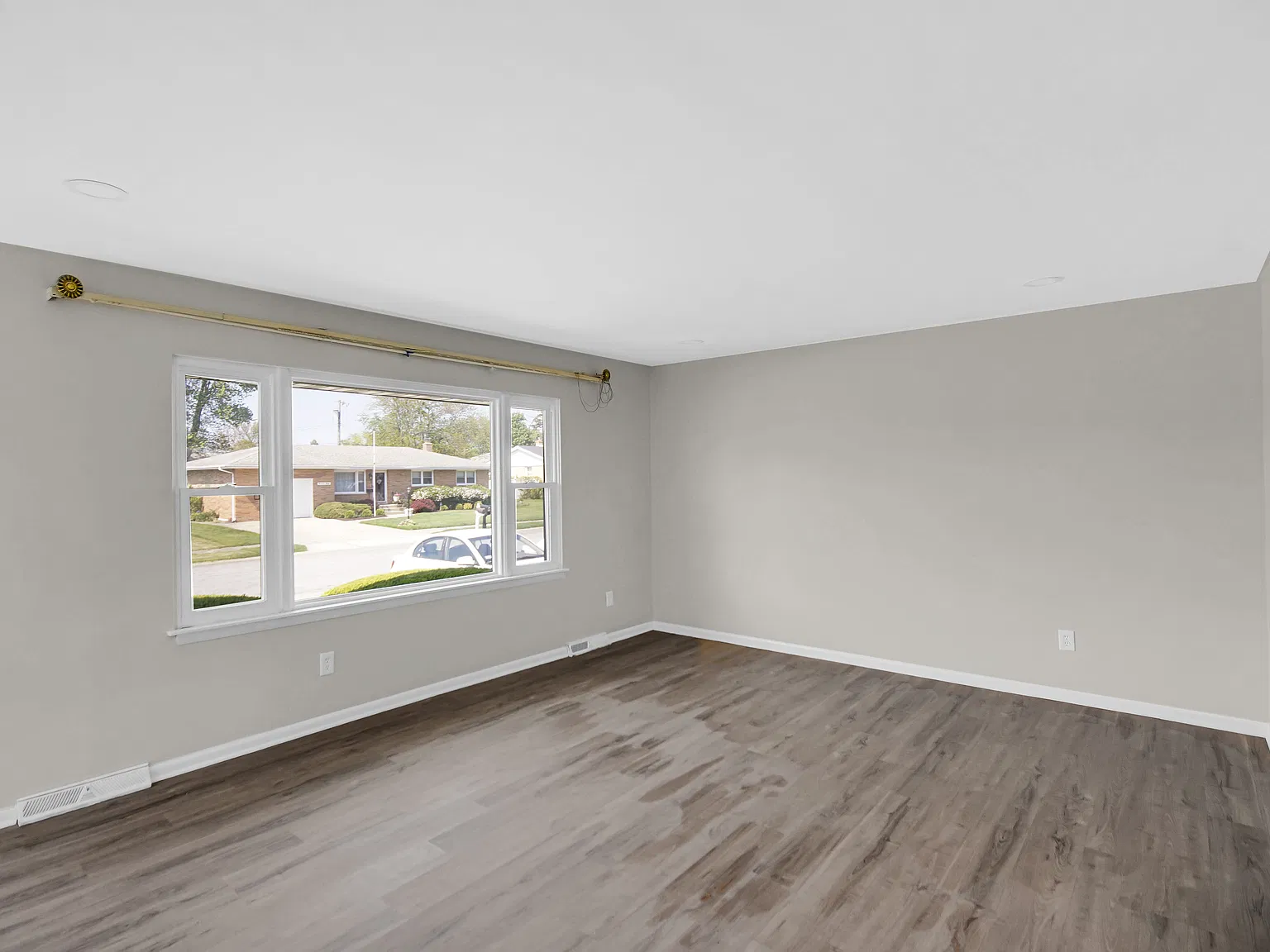 3 bed, 2184 sqft, $2,100 — Photo 4