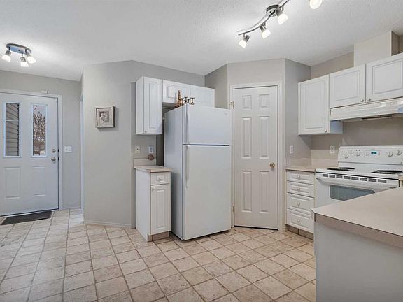 2nd image of 6 NE Jenkins Dr